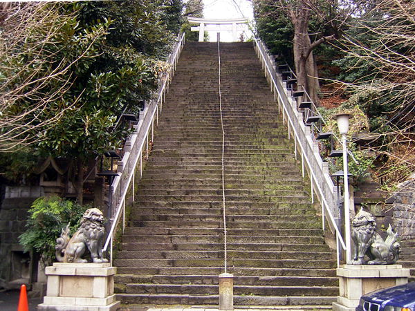 （写真１）愛宕神社の男坂（出世の石段）（下から撮影）