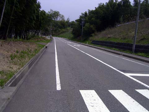 （写真５）金沢市山川町のループ道・道路その１