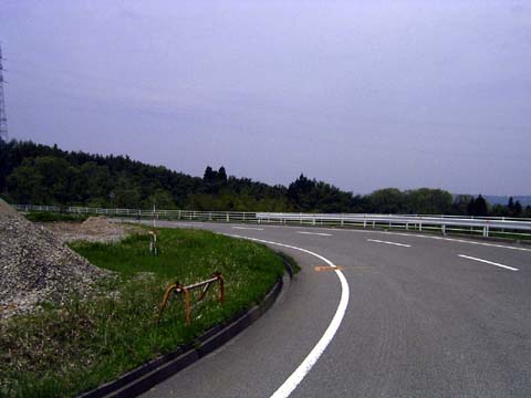 （写真６）金沢市山川町のループ道・道路その２