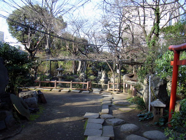 （写真９）愛宕神社の境内の池